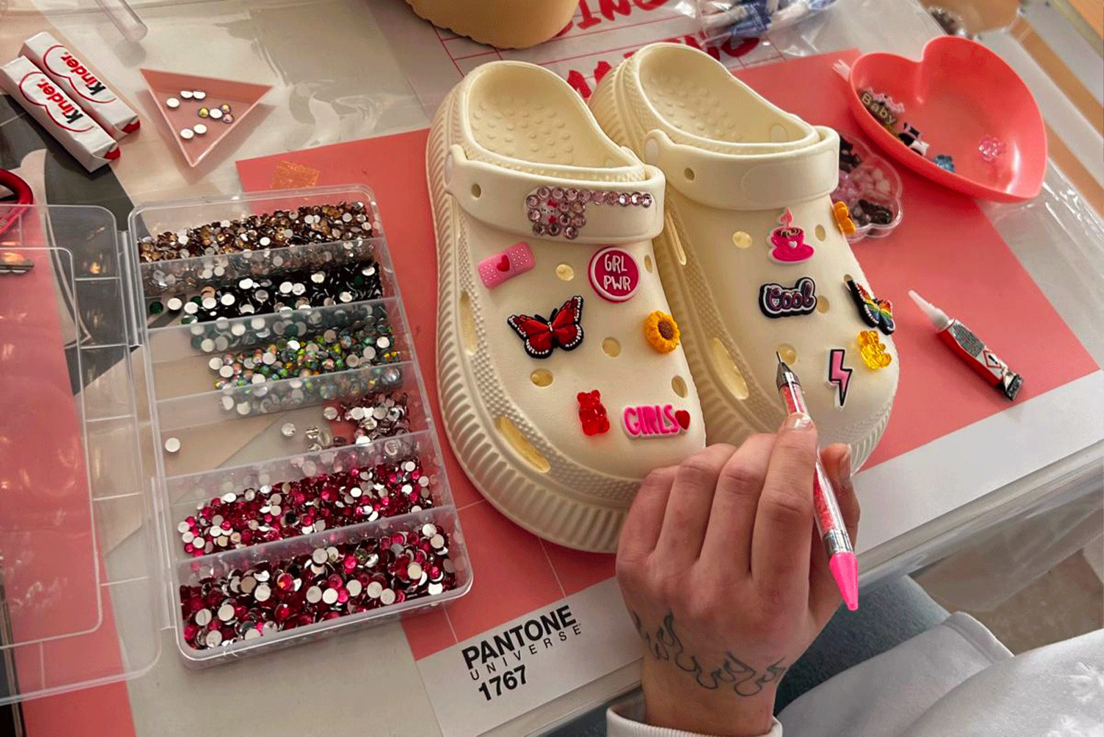 Atelier Seoul Pop à Strasbourg — customisation de sabots type clog style K-pop chez Siya Lab