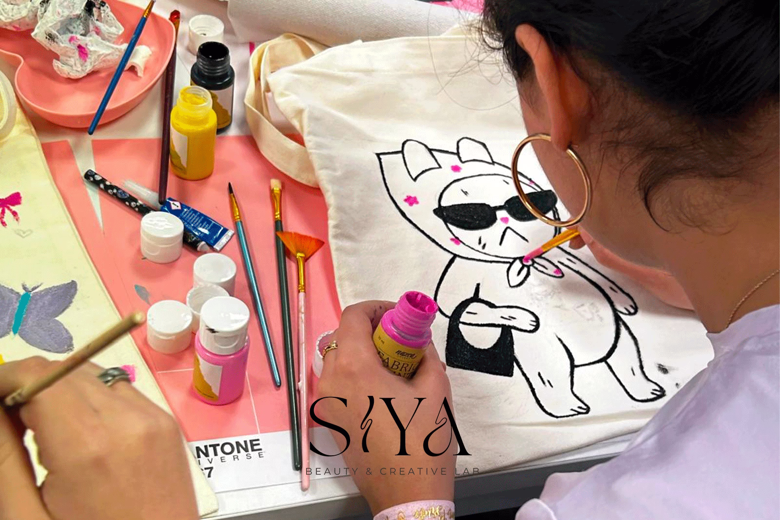 Espace atelier créatif DIY Siya Lab Strasbourg — ambiance girly et conviviale pour ateliers en semi-autonomie