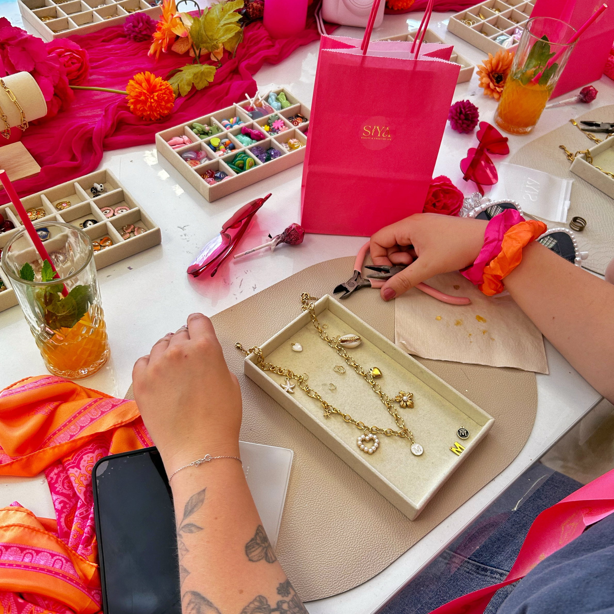 Espace atelier créatif Siya Lab à Strasbourg — ambiance girly, cosy et inspirante