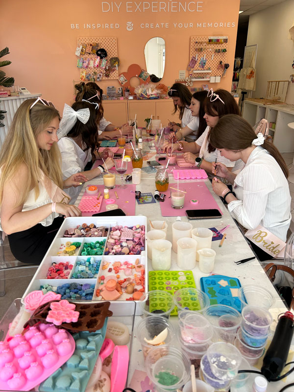 Atelier EVJF à Strasbourg — création DIY entre amies chez Siya Lab